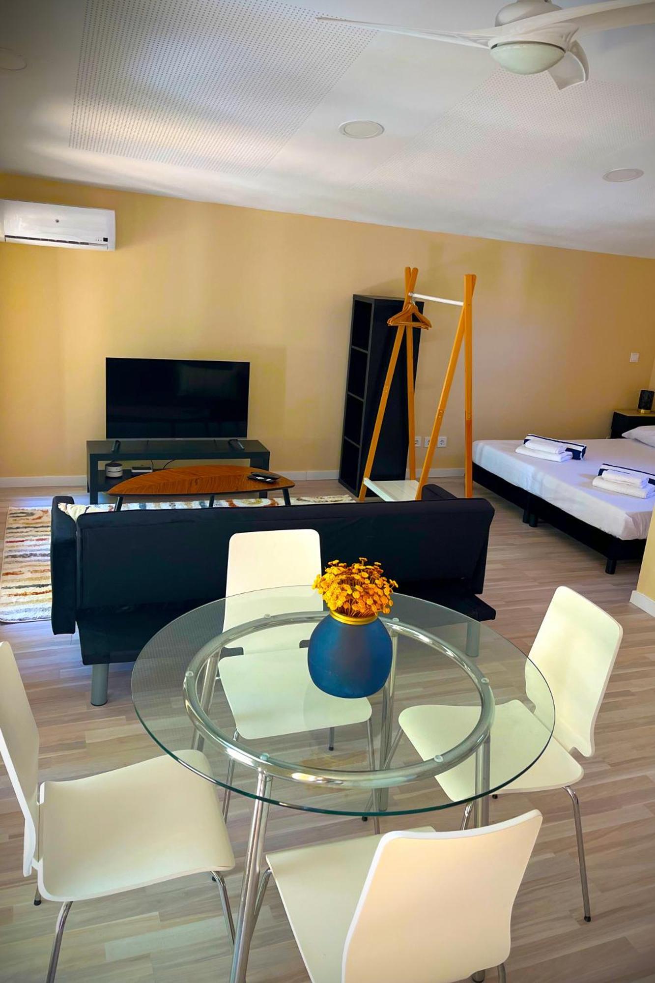 Fee4Me Cabin With Pool And Garden San Martín de la Vega Kültér fotó